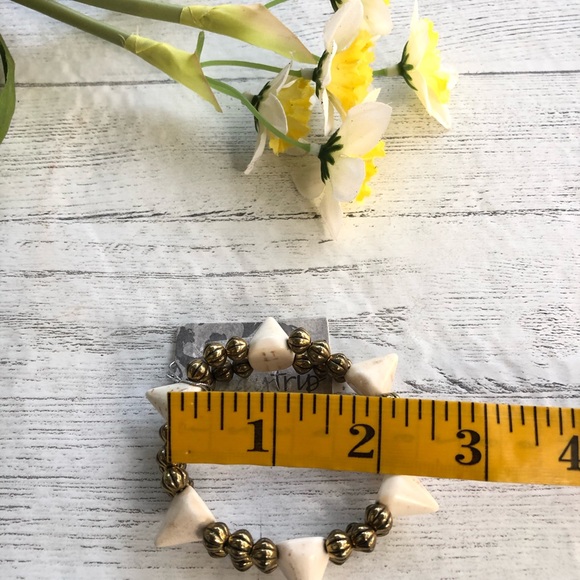 Bracelet With Spikes - Picture 4 of 7